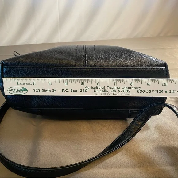 Tignanello leather shoulder strap/Crossbody black multi pocket  purse - Picture 3 of 12